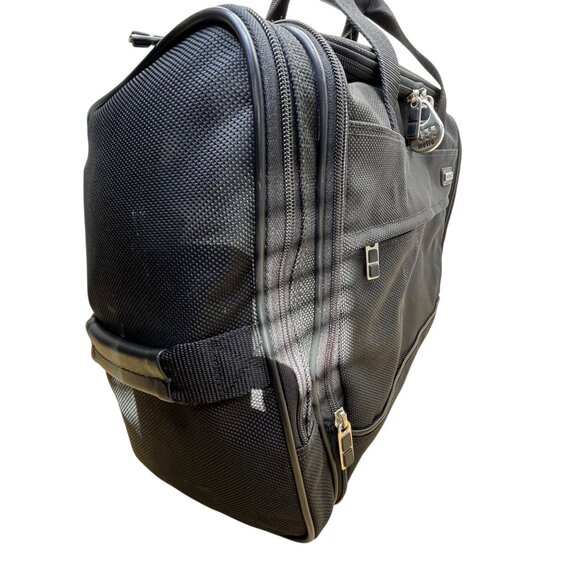 Metro XP Men’s Black Nylon Multi-Compartment Lock Secure Zip Travel Duffel Bag - Picture 2 of 16